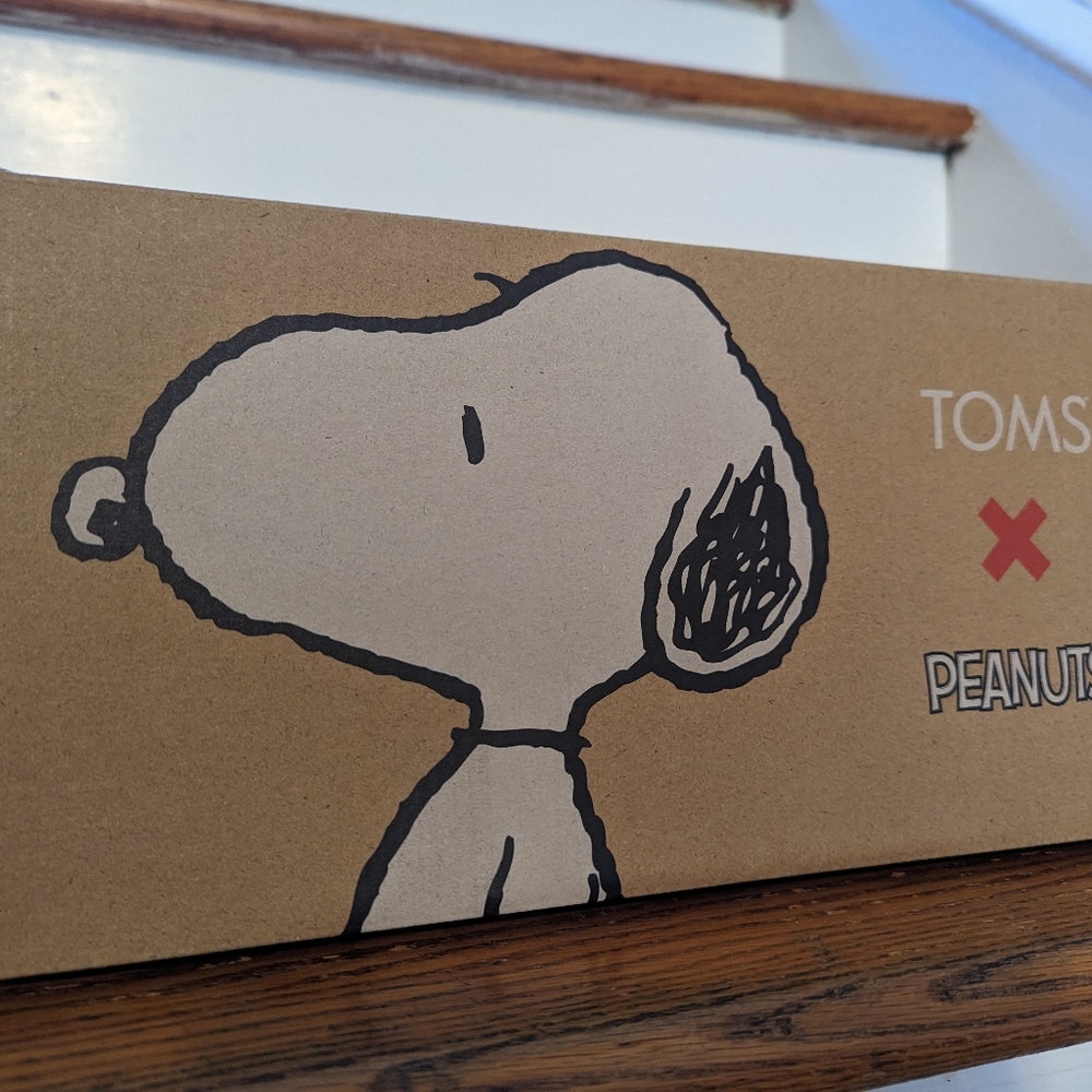 Toms X Snoopy Ezra shoes size 6 - Picture 4 of 4